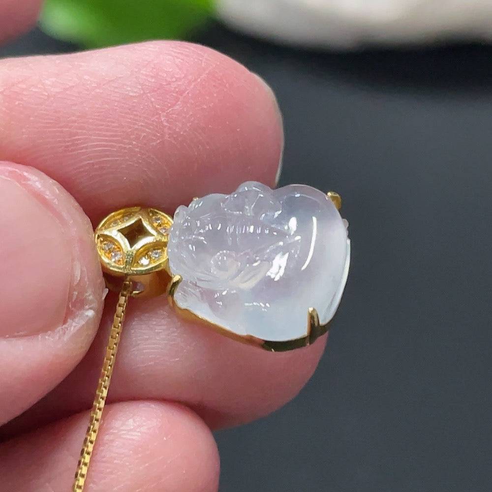 Jadeite Pi Xiu pendant with diamond accents, 18k gold inlay, weighs approx. 1.7g, jewelry piece from HUILIU HQ, chain not included