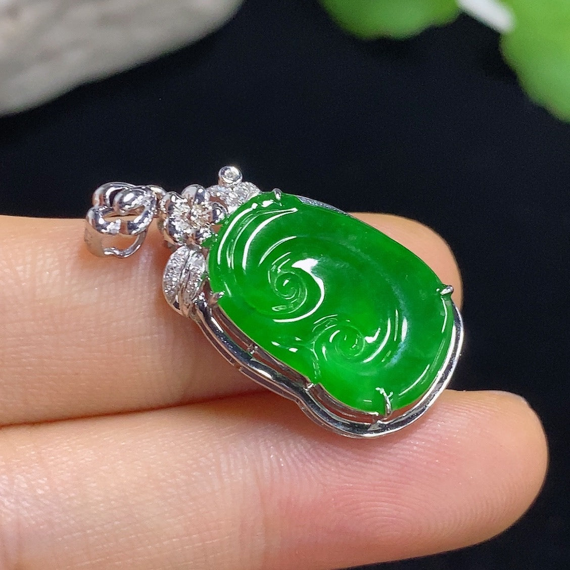 Jadeite Ruyi pendant with 18k gold inlay and diamond accents, featuring a detailed jade design, weighing approximately 2.8g.