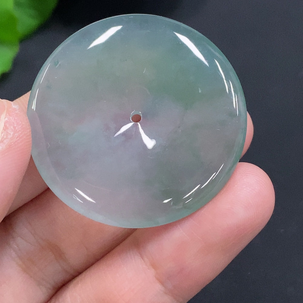 Jadeite Peace Knot, total weight approximately 15.3g