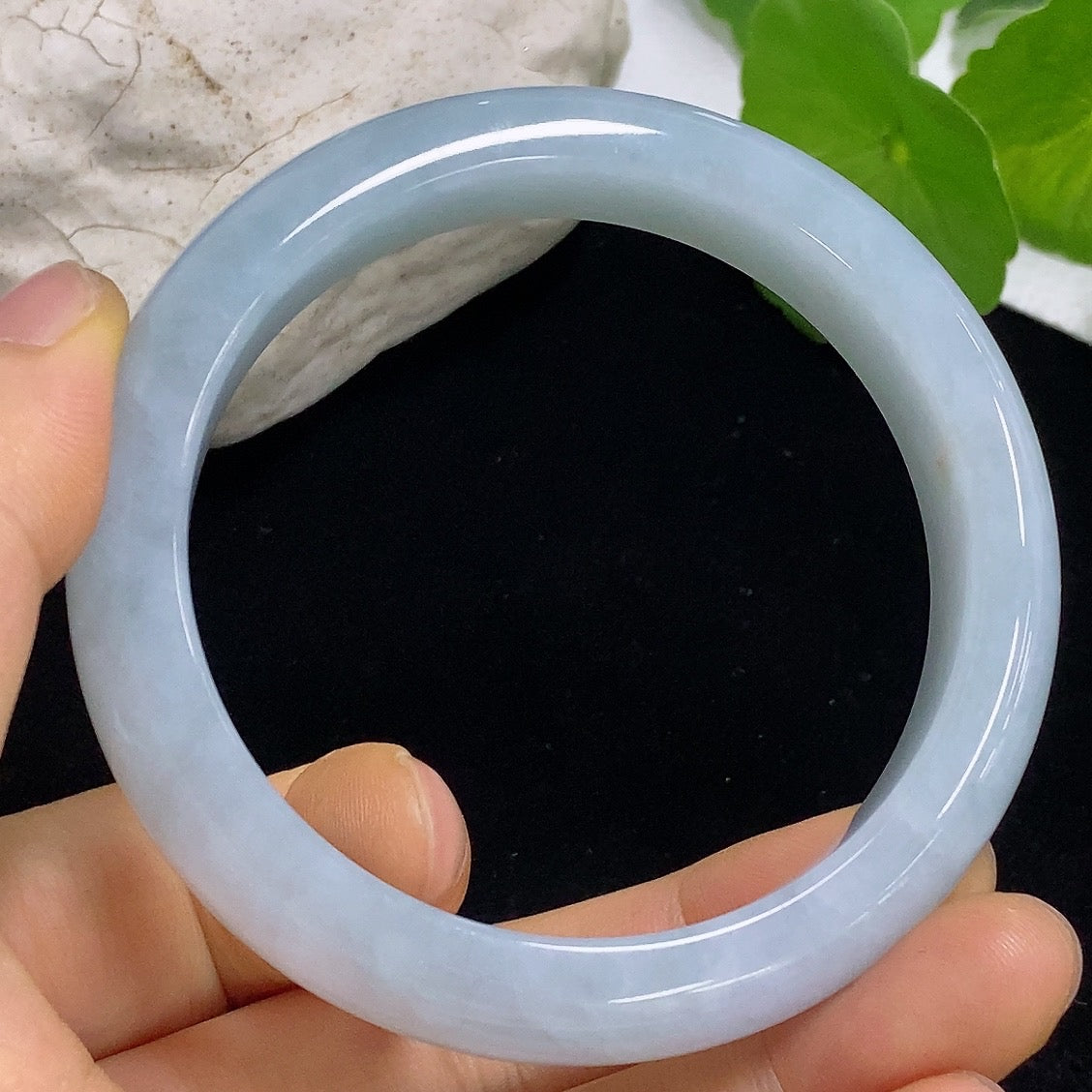 HKHQ jadeite round bangle in size 56.7 with a smooth, glossy finish, weighing 61.15g, showcasing elegant jade jewelry.