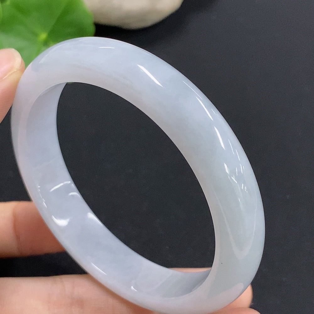 HKHQ jadeite round bangle, size 55, weighing 48.5g, featuring smooth polished jadeite in a classic round bracelet style.