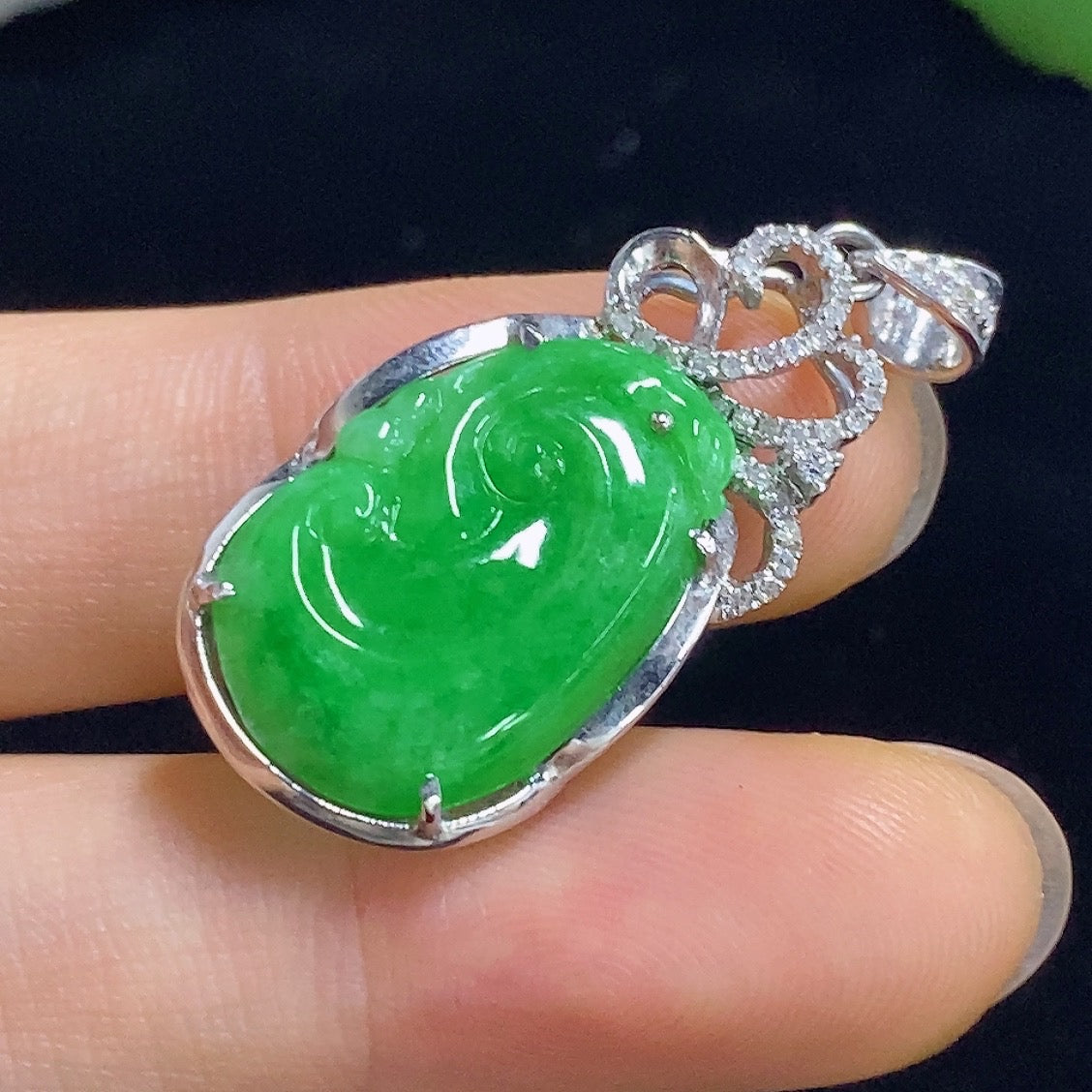 Jadeite Ruyi pendant with gold inlay and diamond accents, featuring a smooth, polished surface, approximately 3.75g.