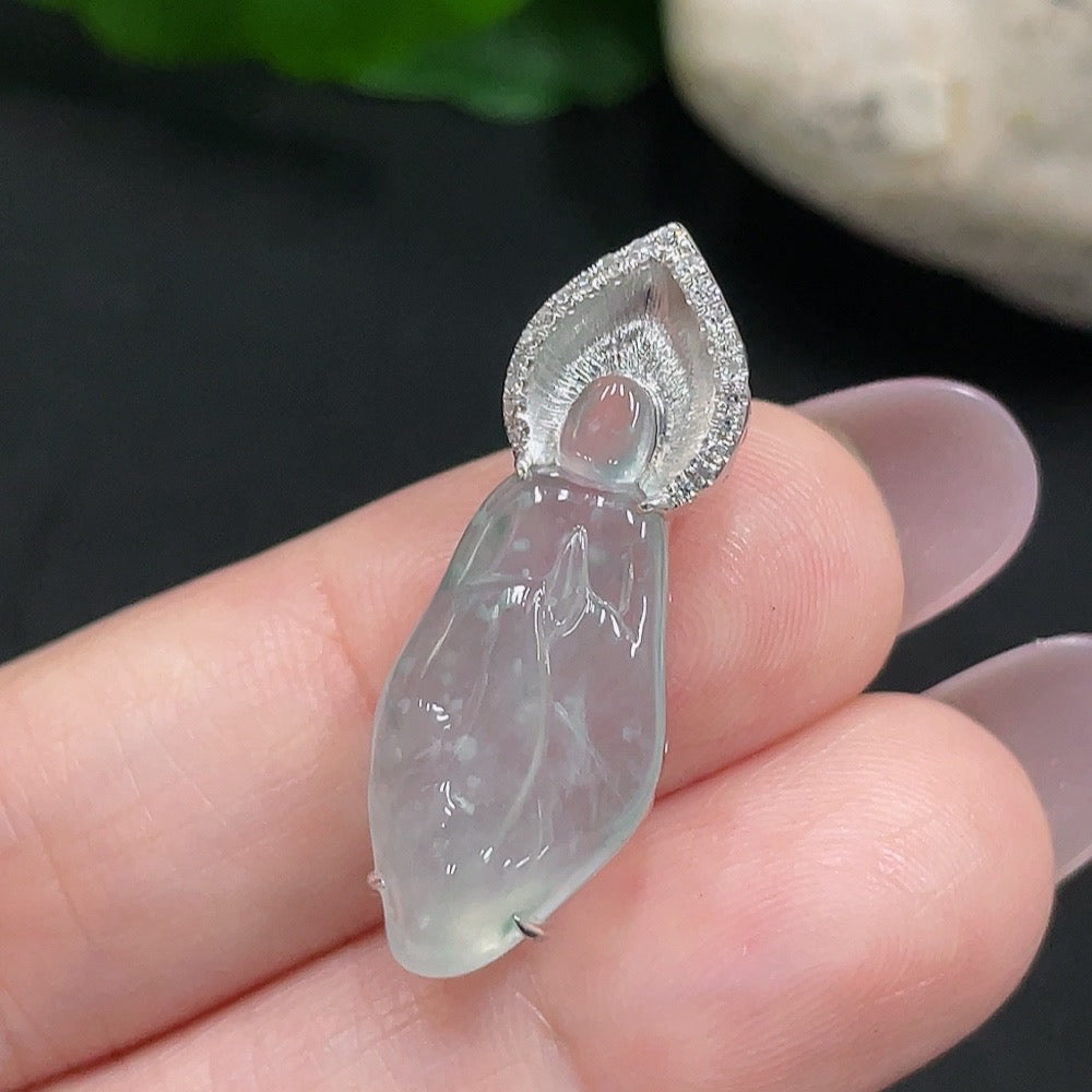 Jadeite Inlaid Pendant, No Mark, 18K Gold Content, Total Weight Approx. 2.9g (With Diamond Accents)