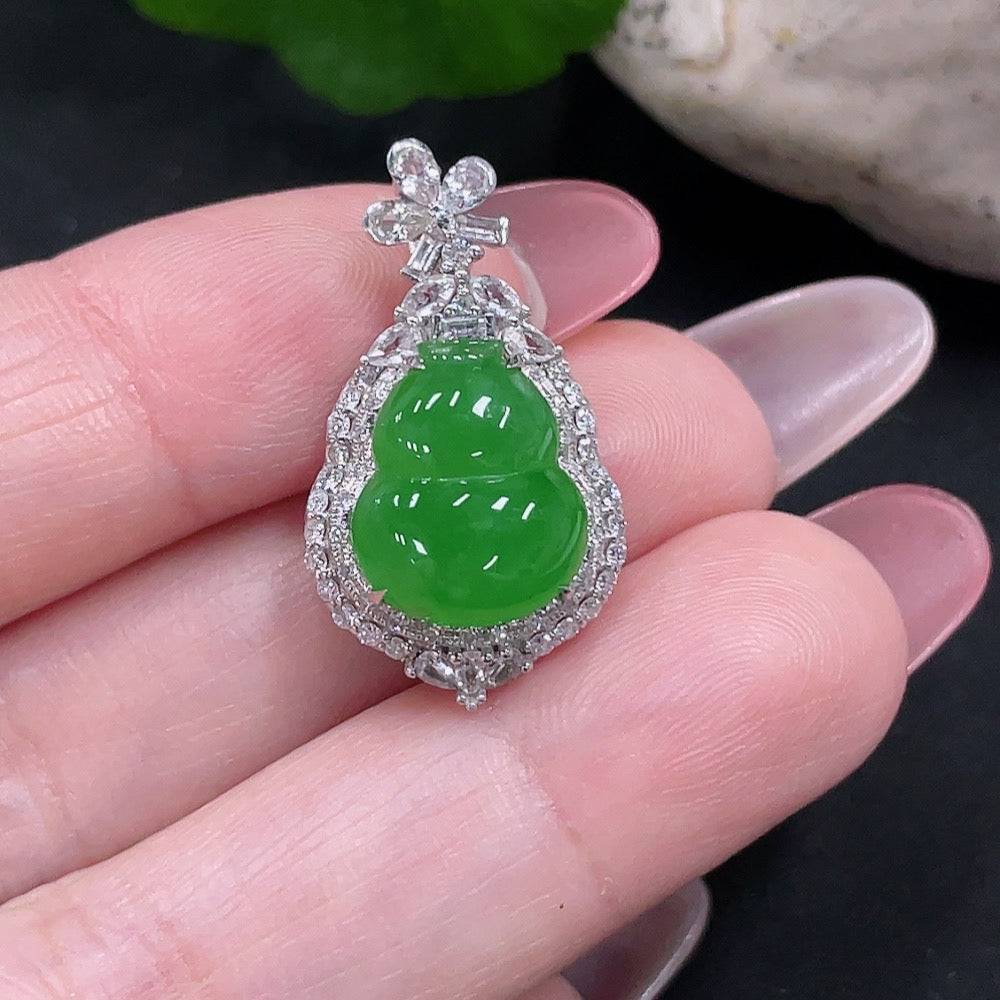 Jadeite gourd pendant by HUILIU HQ with inlaid 18k gold and round diamonds, showcasing intricate craftsmanship and polished finish.