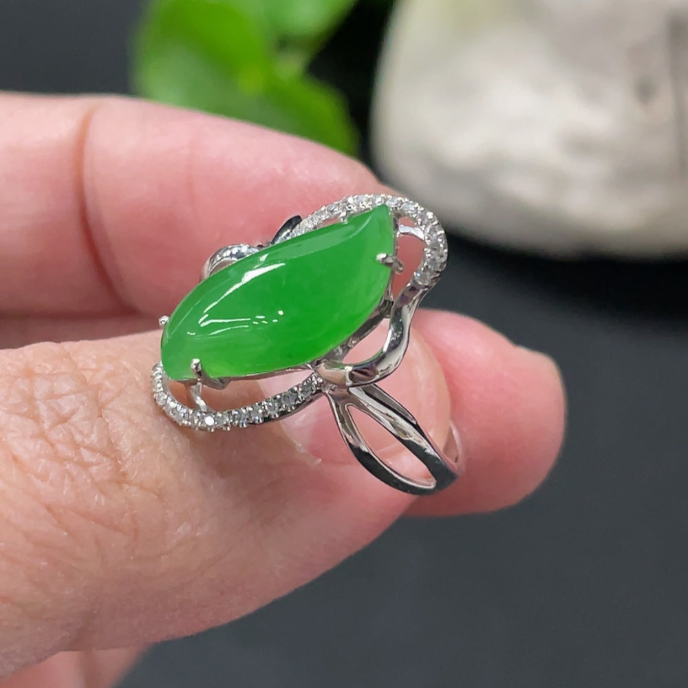 Jadeite Inlaid Ring 18k Gold Setting Size 13 with Diamond Accents Total Weight Approx. 3.89g