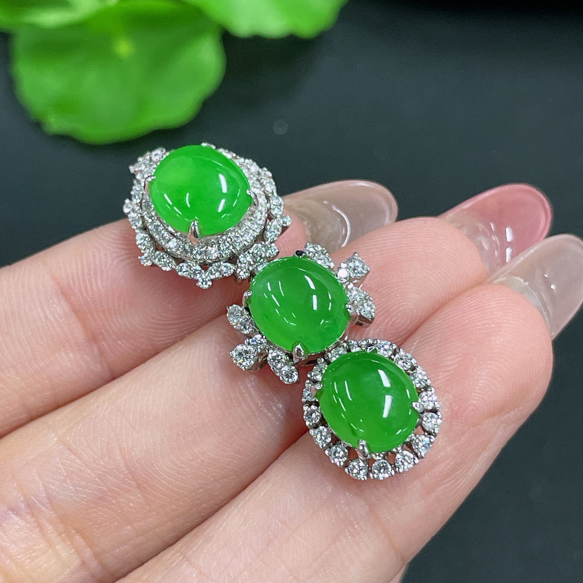 Jadeite pendant with 18k gold inlay and diamond accents, weighing approximately 6.94g, featuring a polished jade gemstone.