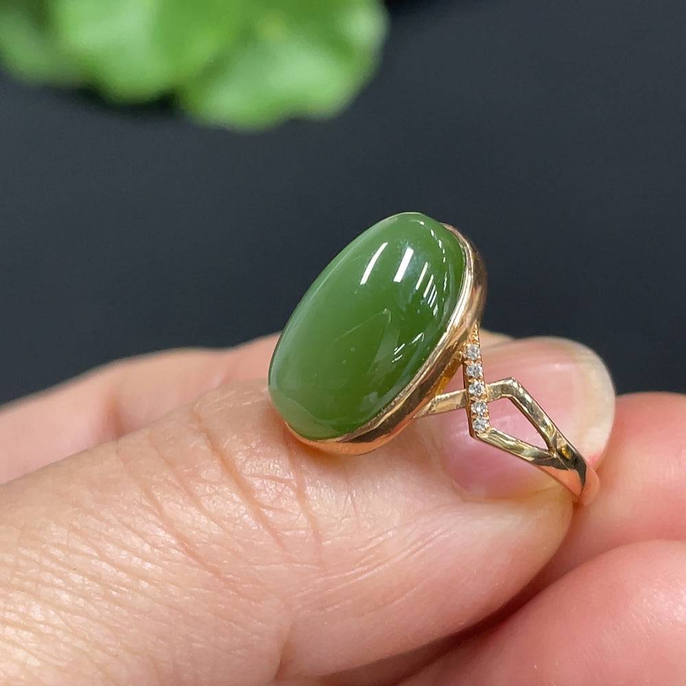 Huiliu Hetian Jade Jasper inlaid ring with diamond accents, featuring a detailed design and certified craftsmanship.
