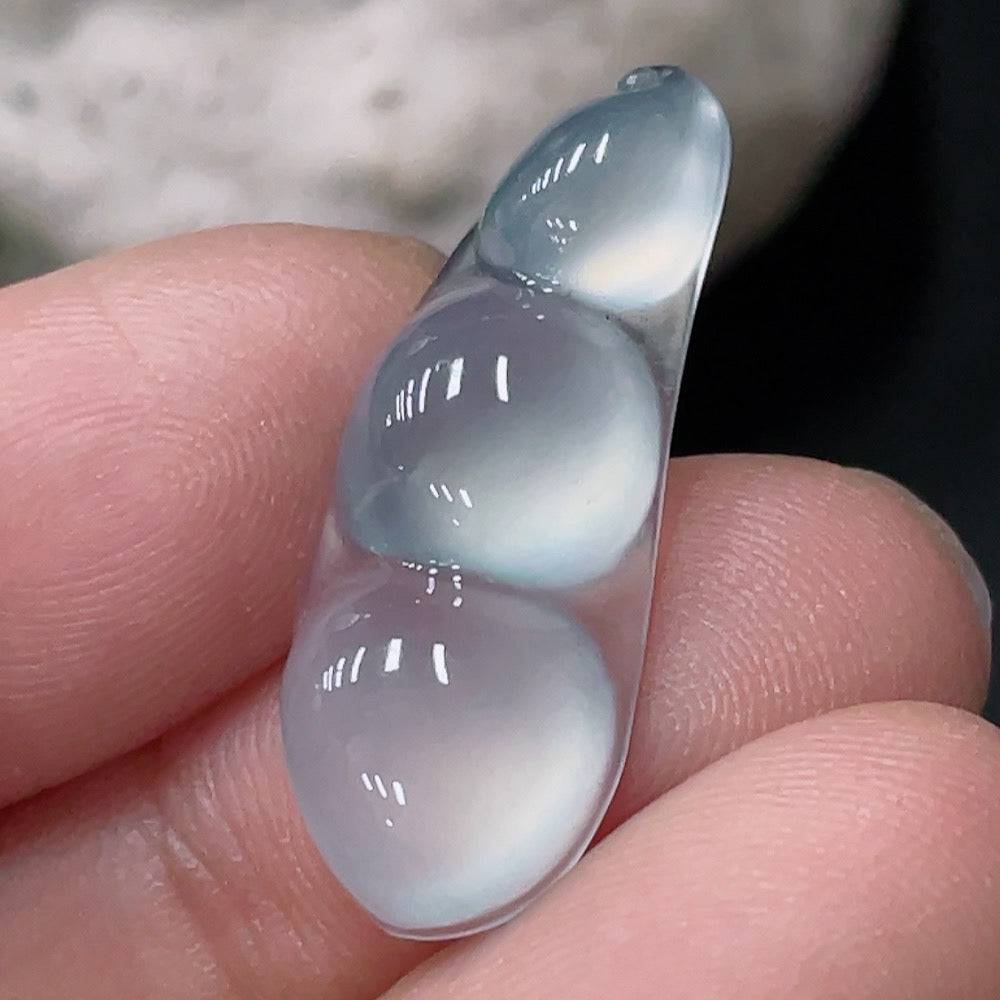 Jadeite inlaid pendant with lucky beans, crafted by HUILIU HQ, weighing approximately 1.86g, showcasing intricate design and green jade.