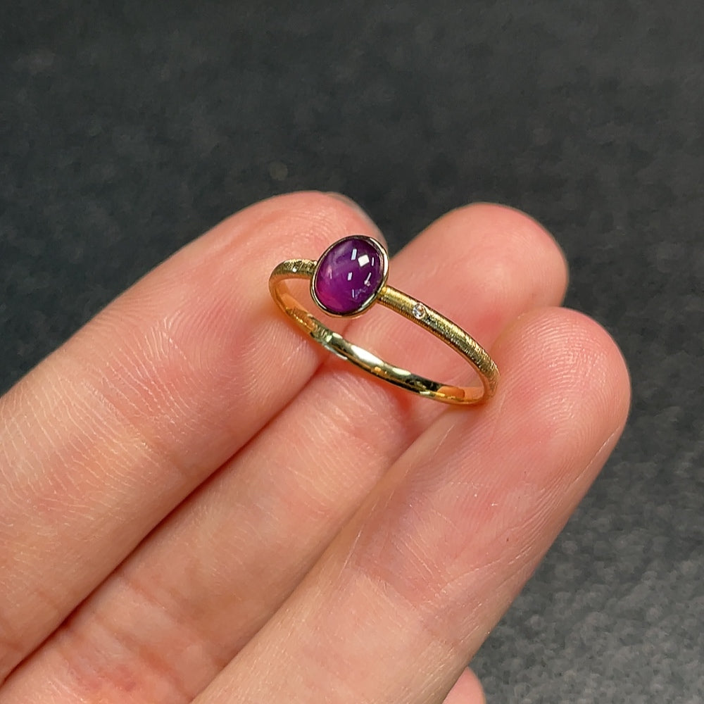 Huiliu certified sapphire ring with a vibrant blue gemstone, set in a sleek silver band, showcasing elegant gemstone craftsmanship.