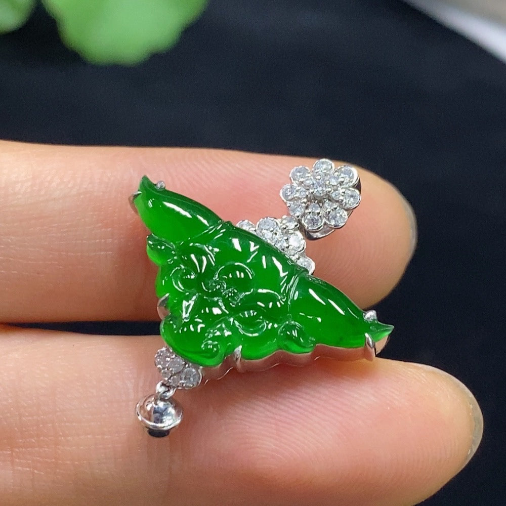 Jadeite Pendant Set in 18k Gold with Diamond Accents, Total Weight Approximately 4.54g