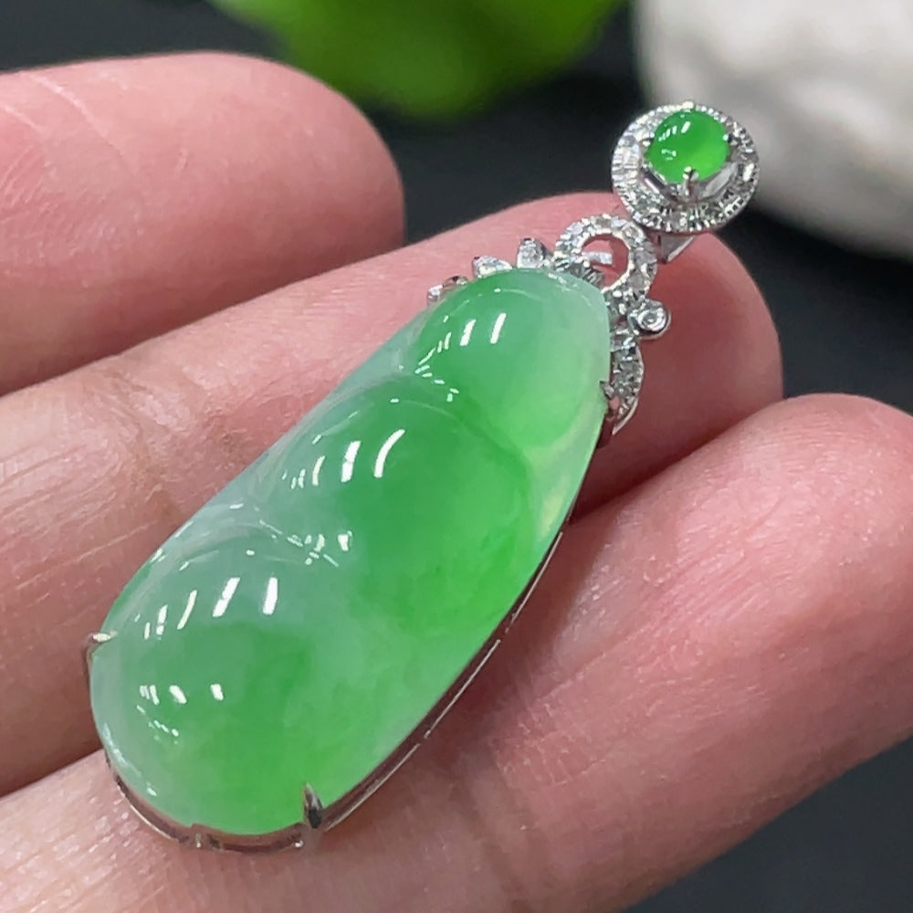 Jadeite Bean Pendant with 18K Gold and Diamond Accents, Total Weight Approx. 3.9g