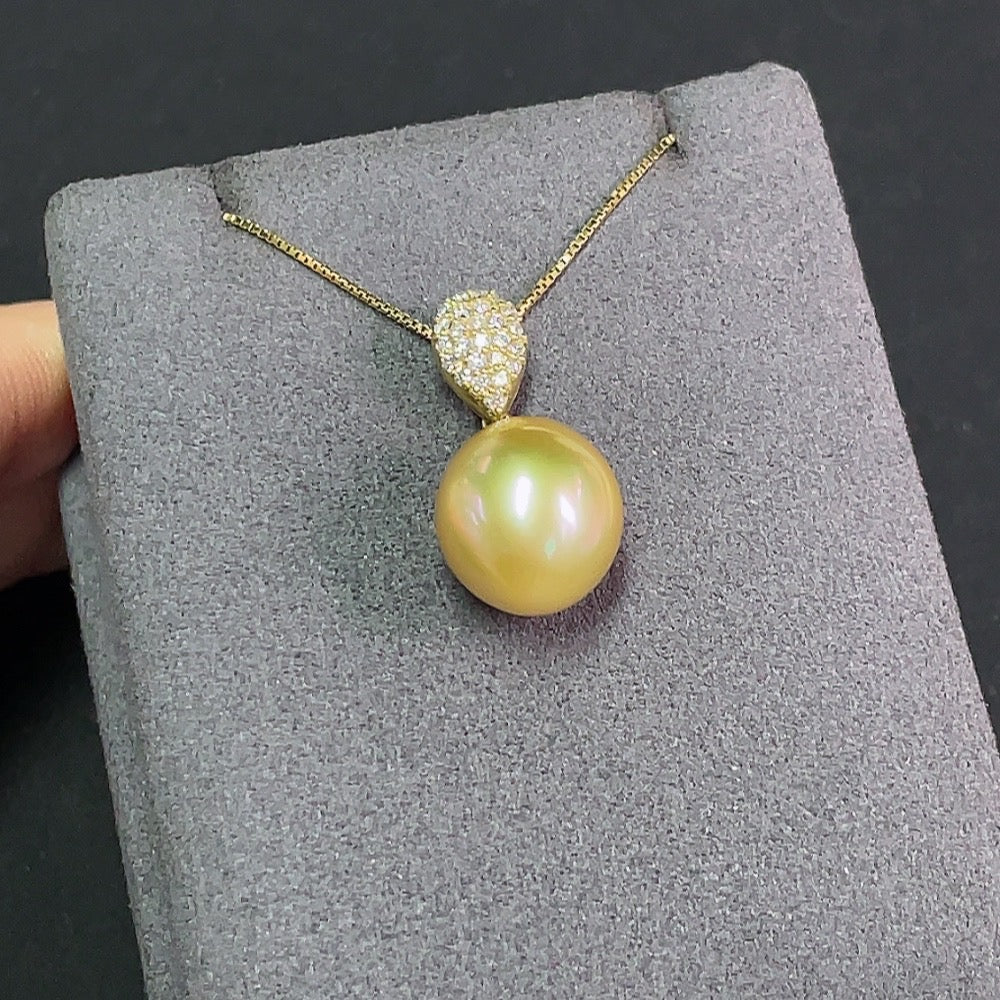 Saltwater pearl pendant necklace with 18K gold and diamond accents, elegant jewelry piece featuring a lustrous pearl and sparkling details.