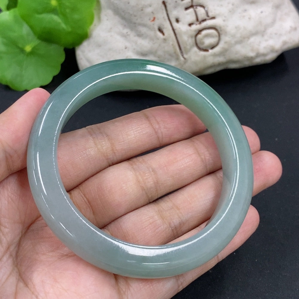 HKHQ jadeite round bangle in size 55.5 with a weight of 53.26g, showcasing smooth, polished jadeite craftsmanship.