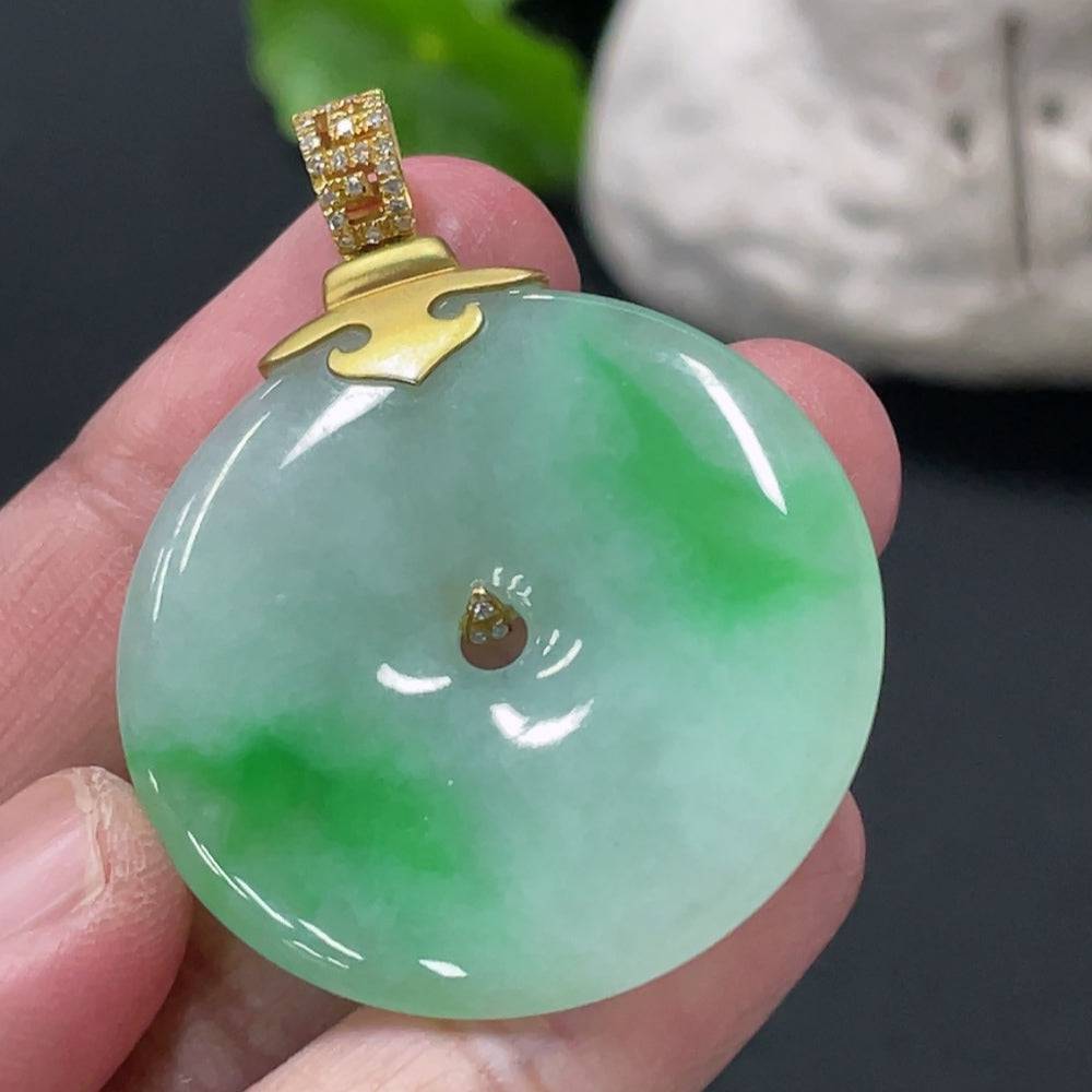 Jadeite peace knot pendant with 18K gold clasp and diamond accents, crafted by HUILIU HQ, weighing approximately 11.88g