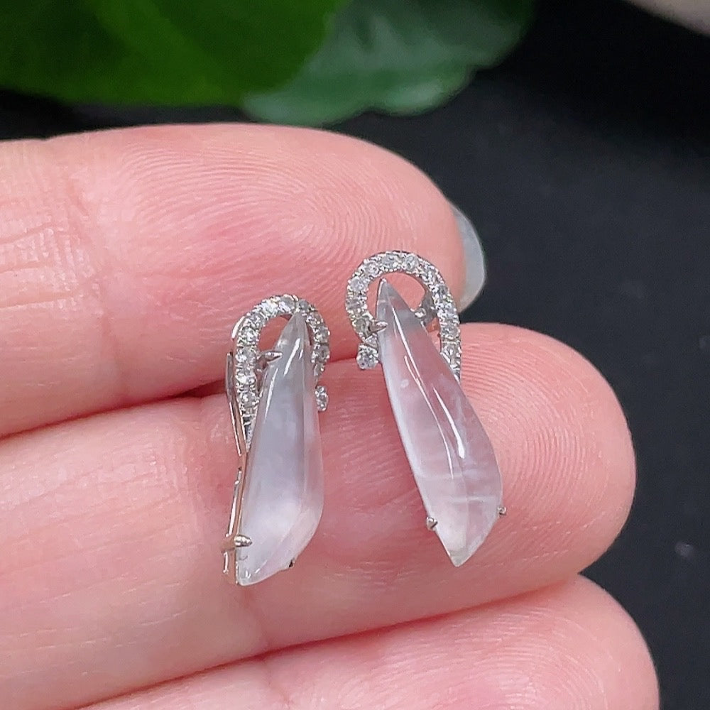Jadeite earrings set in 18K gold with diamond accents, featuring a delicate design and a total weight of 1.3 grams.