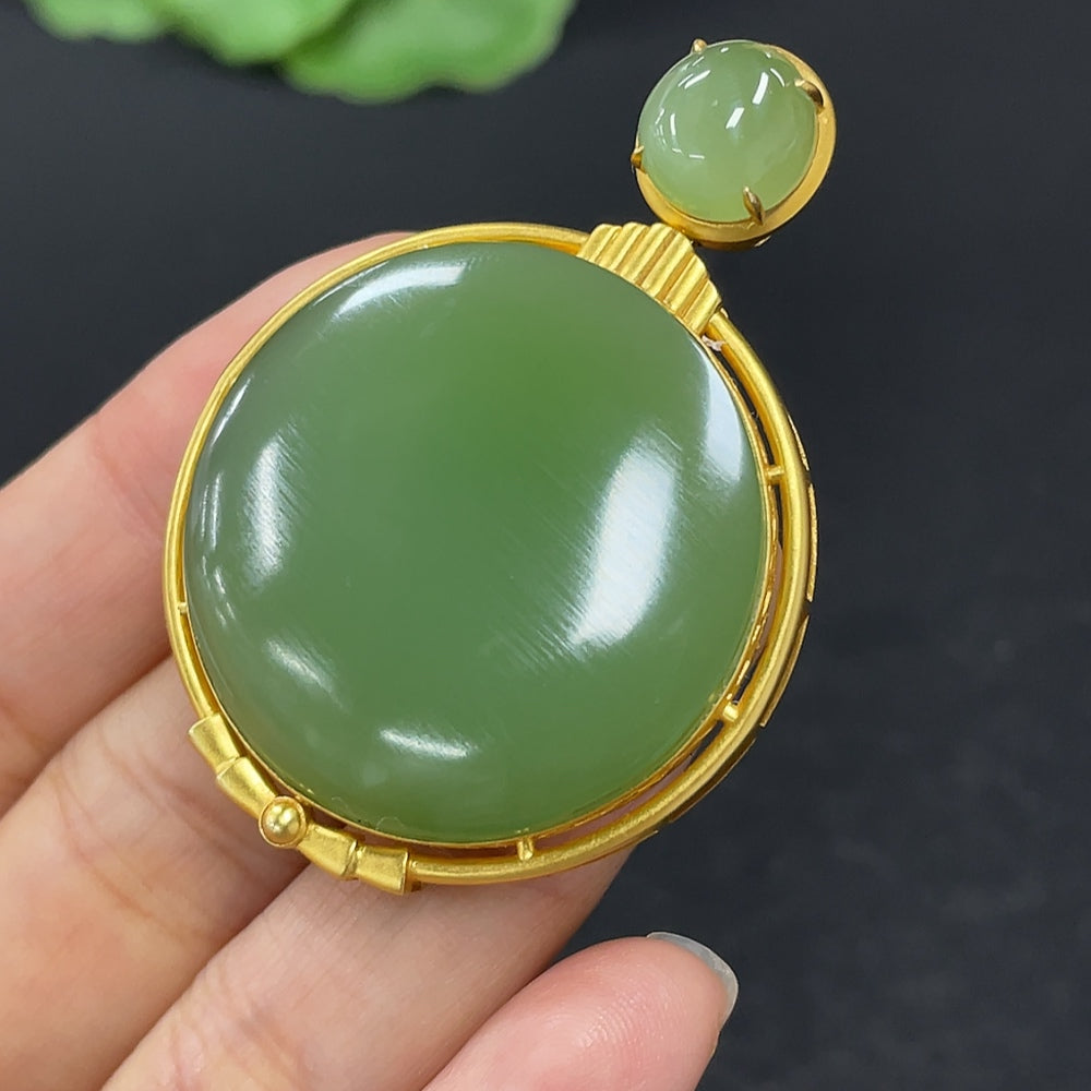 Hetian jade inlaid plain pendant necklace with 18k gold setting, HKHQ, weighing approximately 16g, displayed on a neutral background.