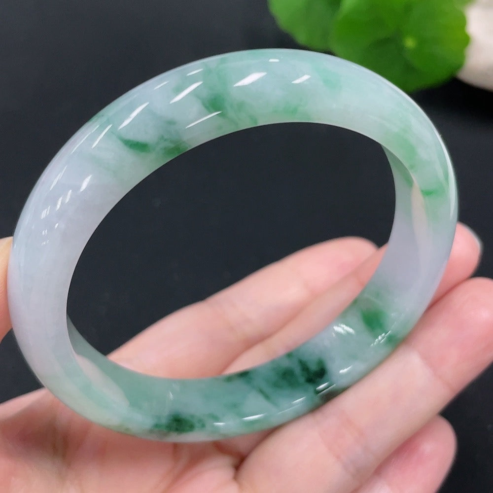 Huiliu Certified Jadeite round bangle showcasing smooth, polished green jade with a glossy finish and traditional craftsmanship.