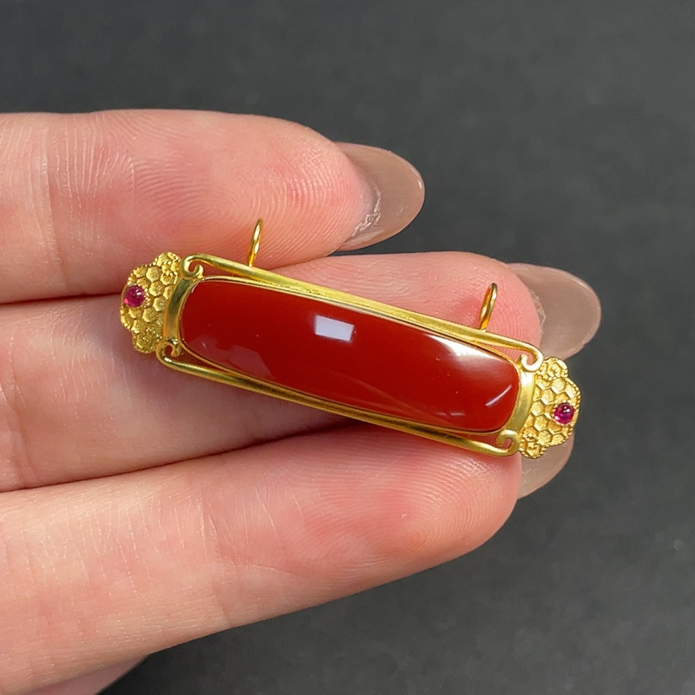 'South Red Agate Pendant 18k Gold Total Weight Approx. 4g'