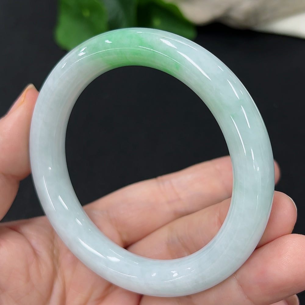HKHQ jadeite round bangle in size 55, crafted from jadeite with a polished finish, weighing 58.4g.