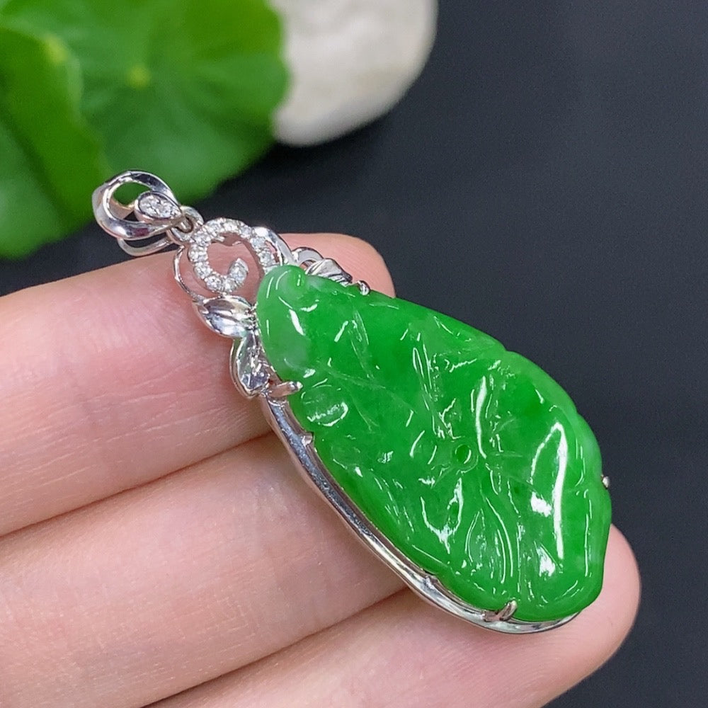 Jadeite lotus leaf pendant with 18K gold accents and diamond details, crafted by HKHQ, weighing approximately 4 grams.