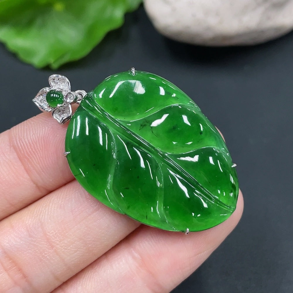 Jadeite Leaf Inlaid Pendant 18K Gold Total Weight Approx. 5.6g