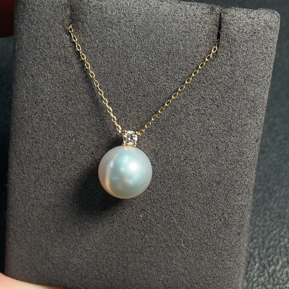 18K Saltwater Pearl Necklace with Diamond Accents, Total Weight Approximately 4g, Pearl Size Approximately 11.5mm