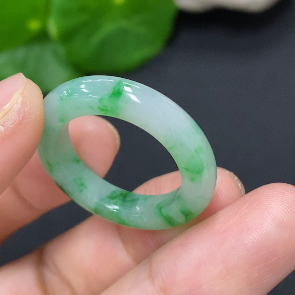 Jadeite ring in size 20 with a total weight of 4.8g, featuring a smooth jadeite gemstone set in a silver band.