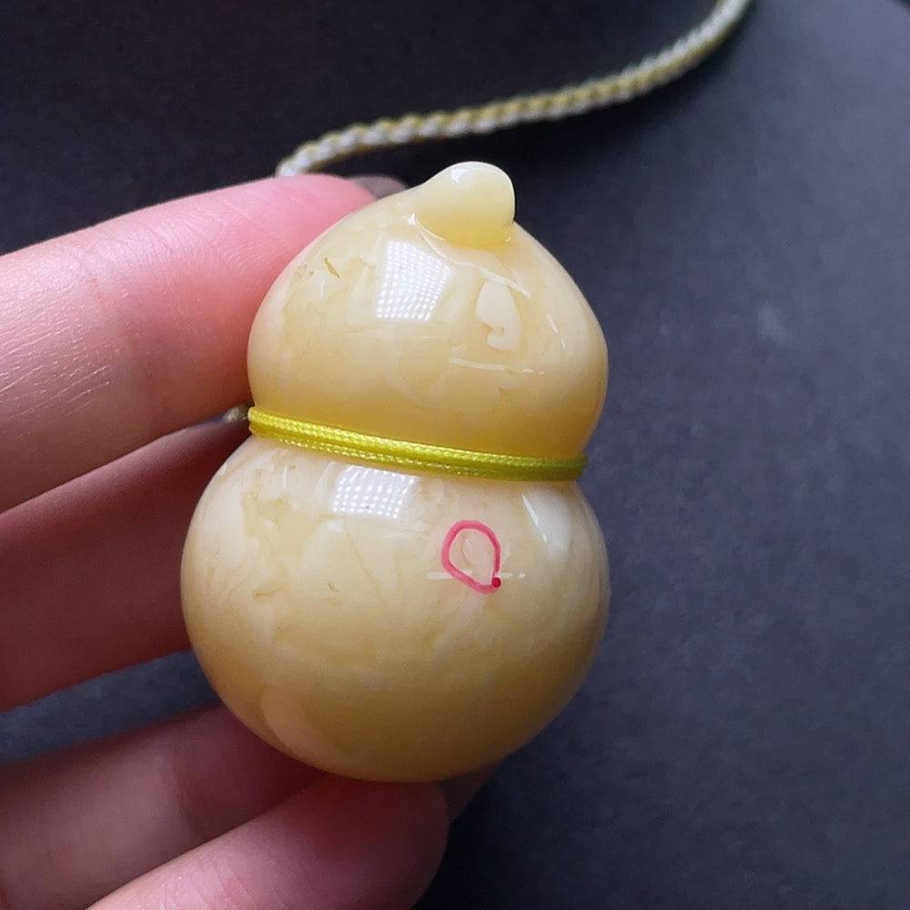 HUILIU HQ amber beeswax pendant with visible partial repairs, showcasing natural amber color and handcrafted details.
