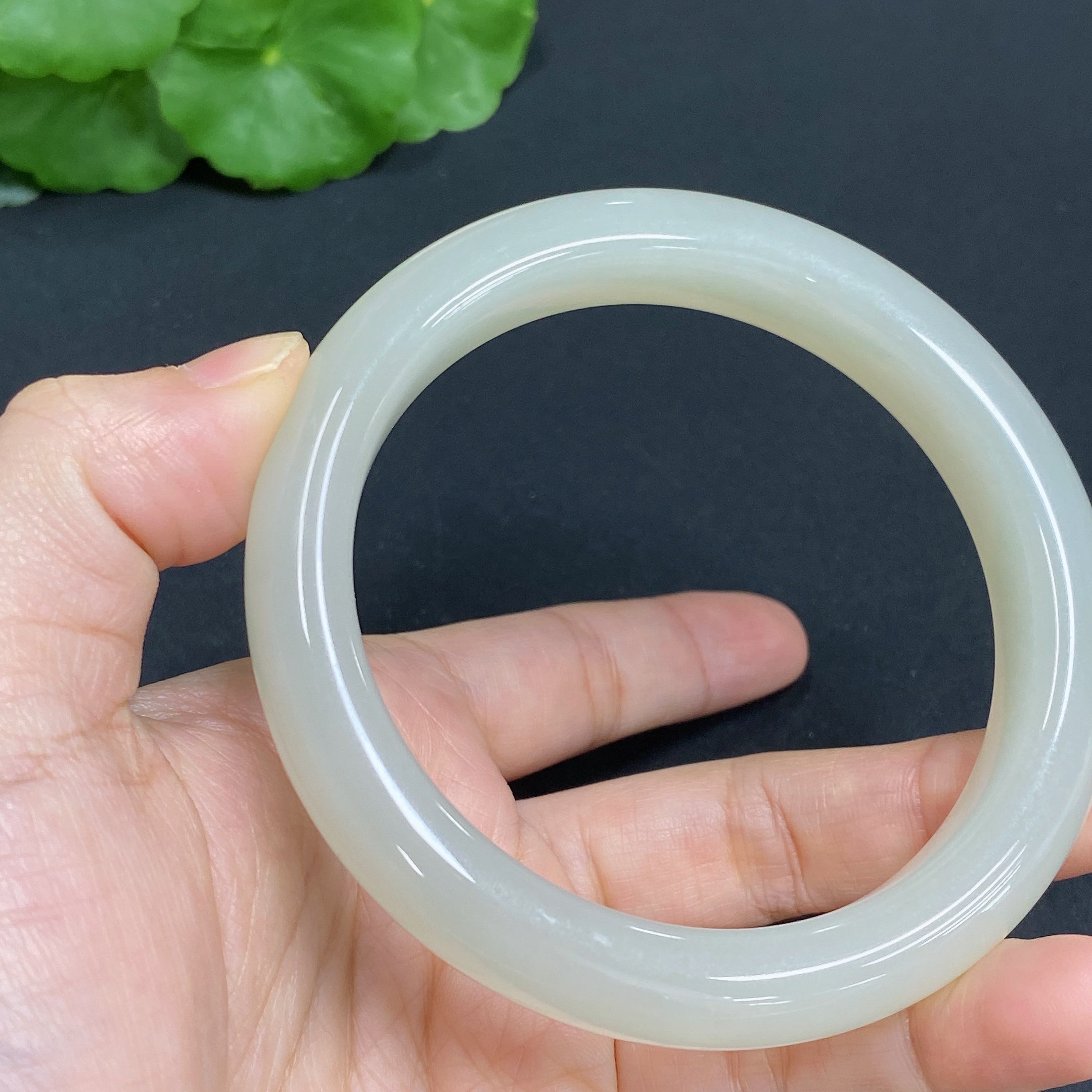 Hetian Jade Round Bracelet Size 61.1 Total Weight Approx. 62g