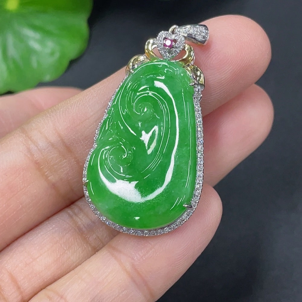 Jadeite Inlaid Ruyi Pendant 18k Set with Diamonds (Colorless) Total Weight Approx. 5.23g