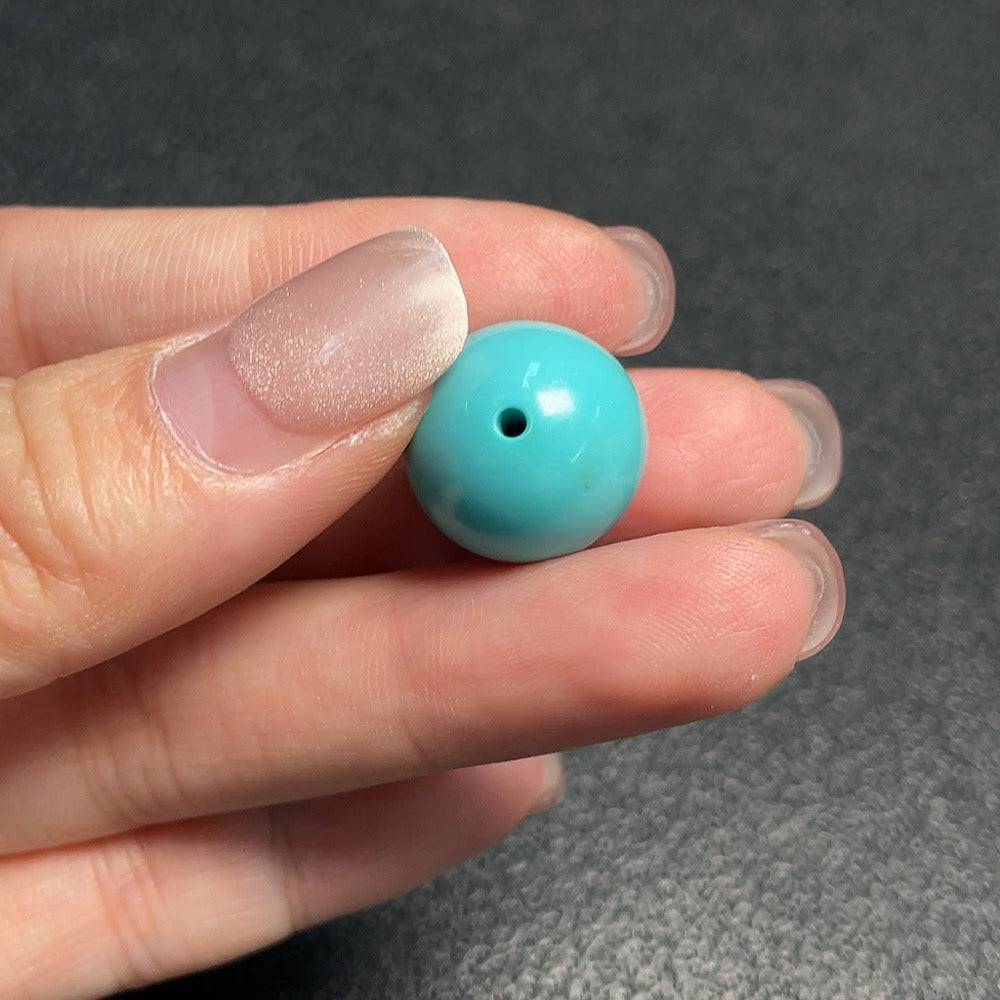Turquoise gemstone pendant weighing 4.2g, approximately 15.5mm in size, from HUILIU HQ, featuring a vibrant blue-green color.