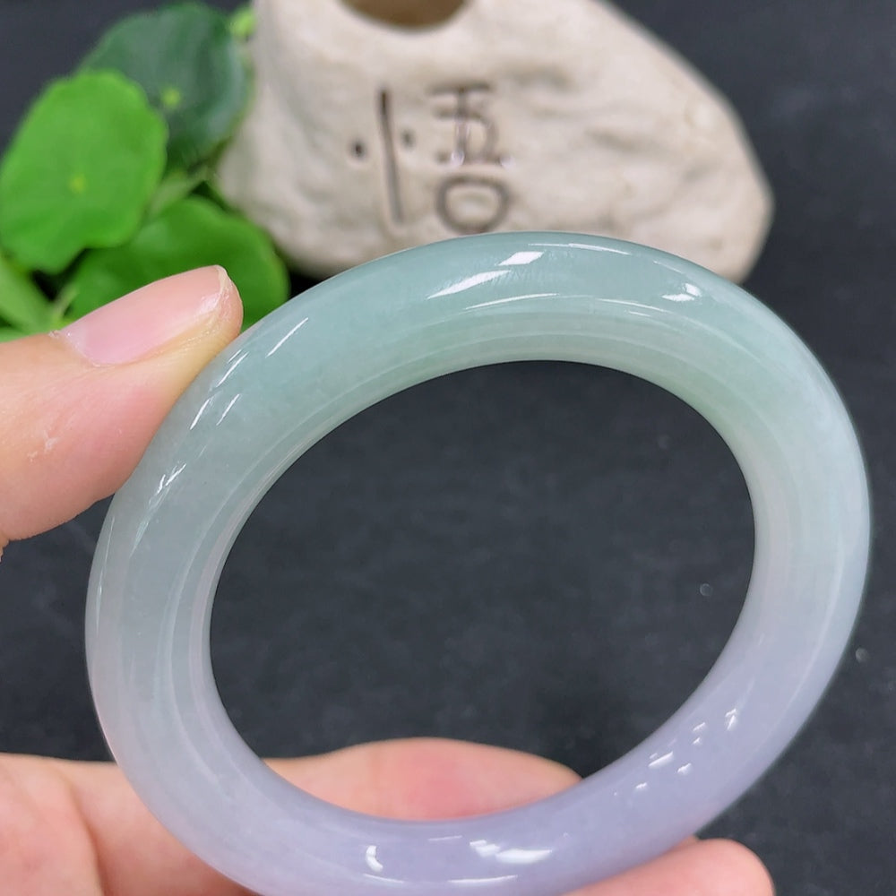 HKHQ jadeite round bangle, size 57.1 with a weight of 70.28g, showcasing smooth, polished green jadeite bracelet on a plain background.
