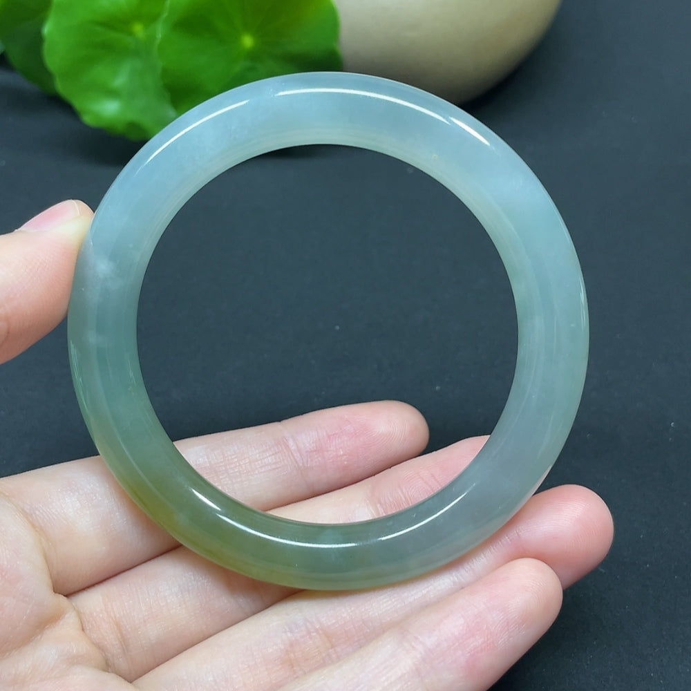 HKHQ jadeite round bangle in size 52.4 with a weight of 41.46g, showcasing smooth, polished jadeite craftsmanship.