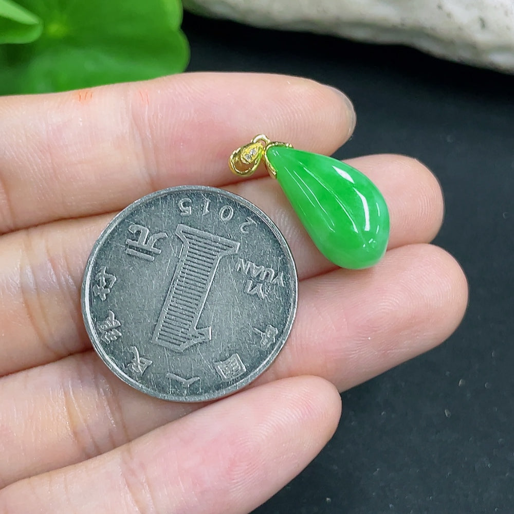 Jadeite blessing melon pendant necklace in 18K gold, featuring a smooth, polished jadeite melon shape on a gold chain.
