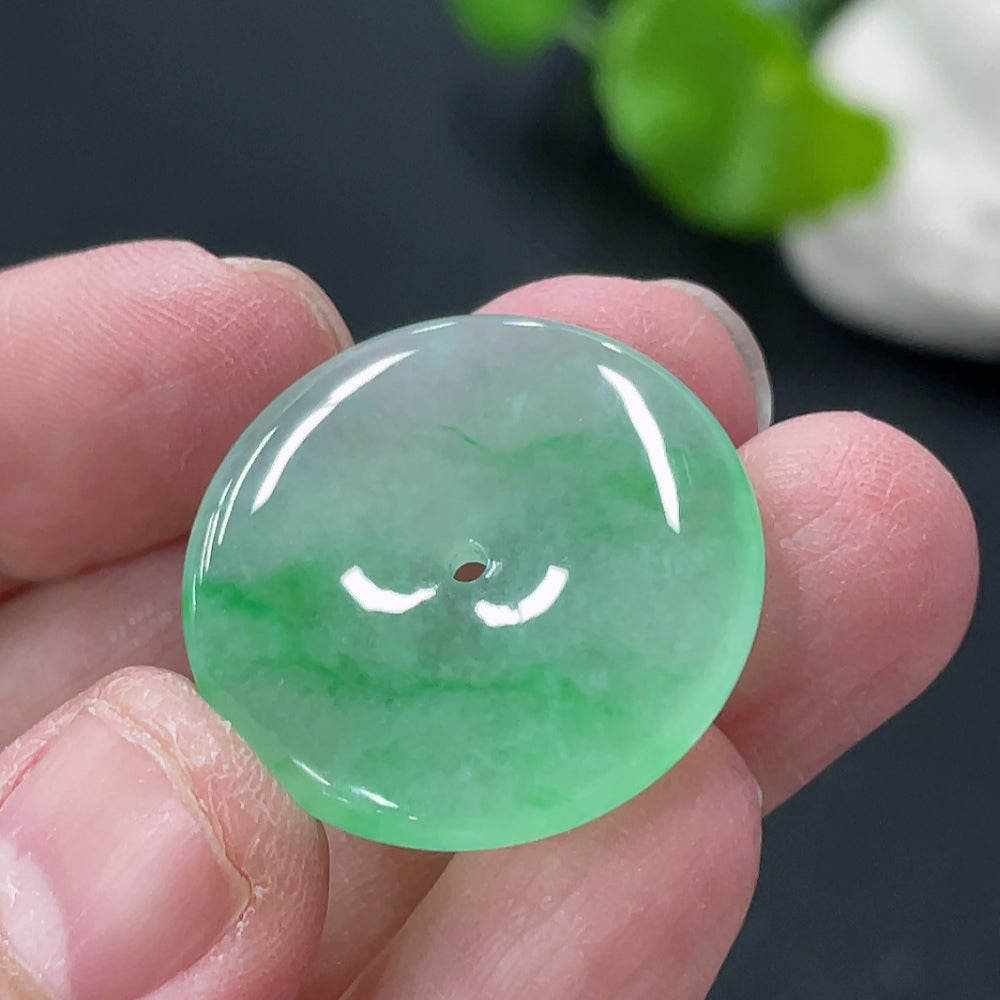 Jadeite Peace Knot pendant from HUILIU HQ, smooth green jade necklace with intricate knot design, weighs approximately 5.4g.
