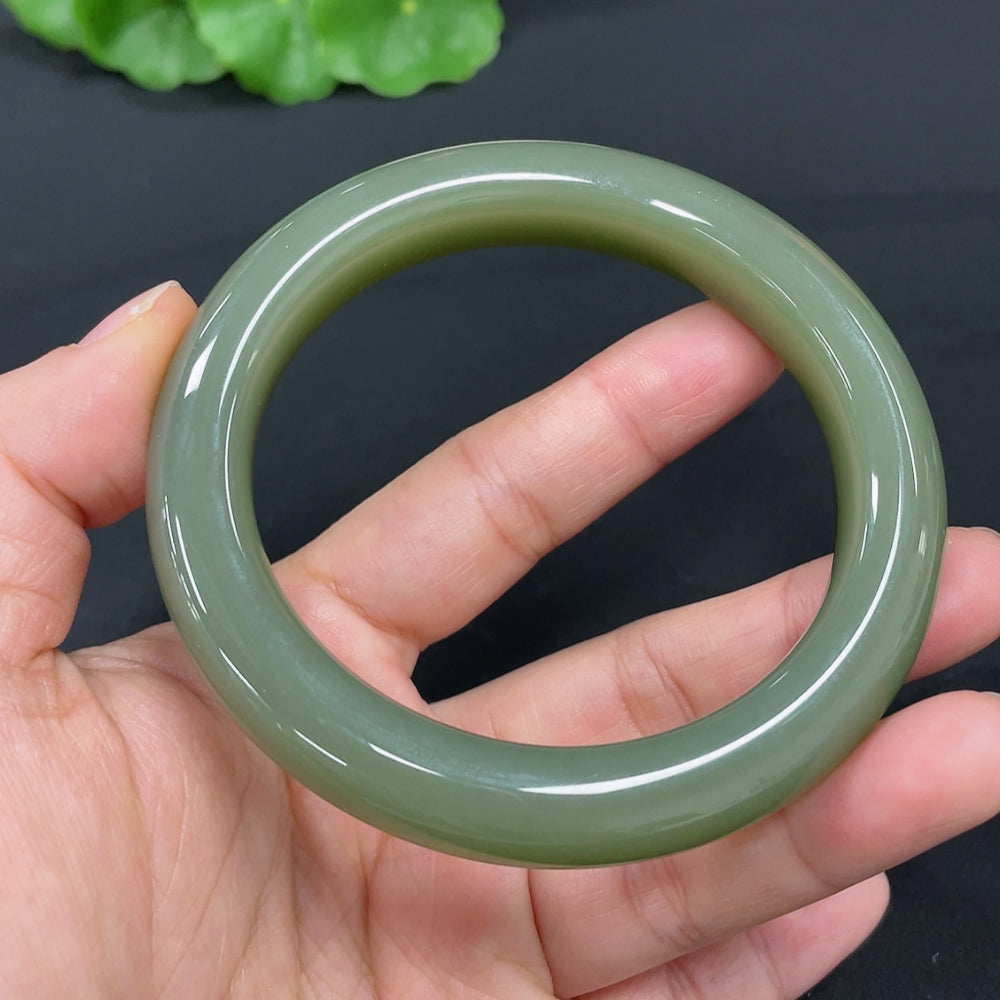 Huiliu Certified Hetian Jade round bracelet with smooth, polished jade beads on a string, showcasing elegant craftsmanship.