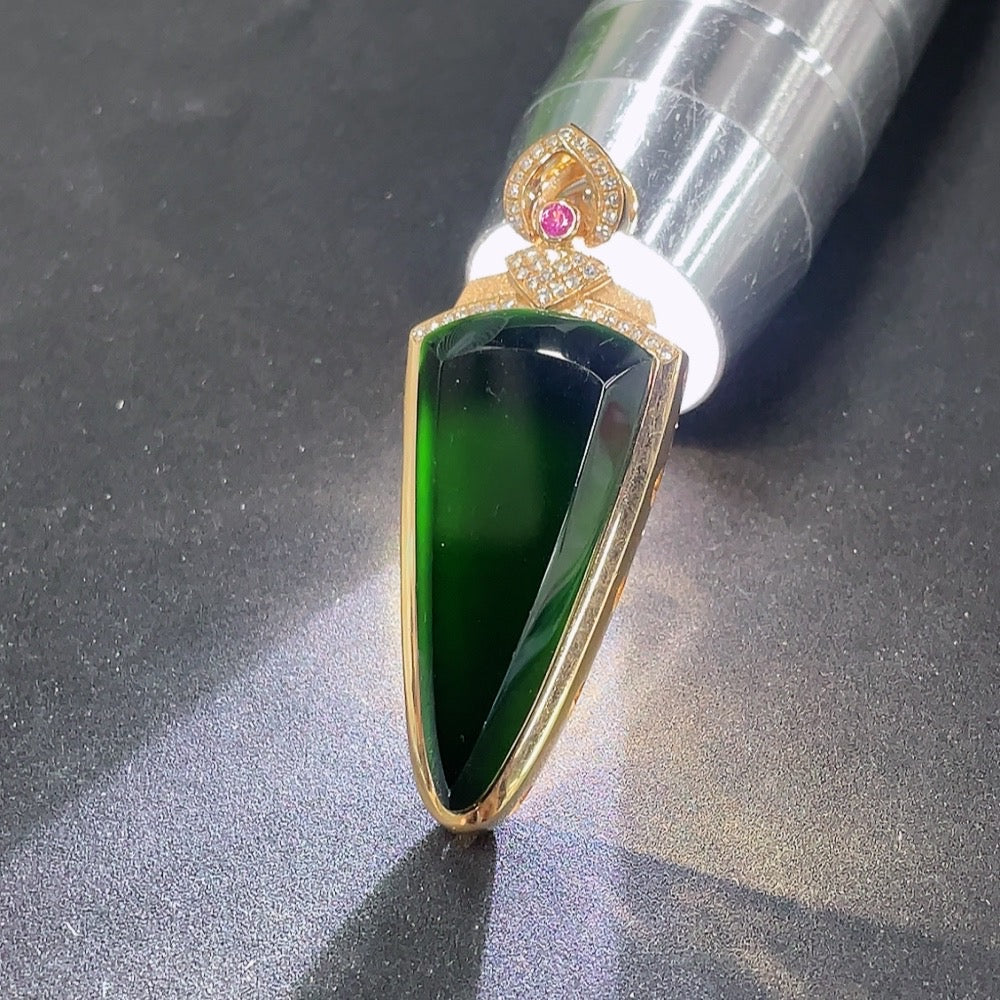 Jadeite inlaid pendant 18K with diamond (colorless)