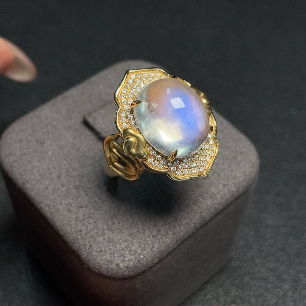 18K gold Feldspar ring with gemstone accents, weighing approximately 10.21g, size 18, by HUILIU HQ.