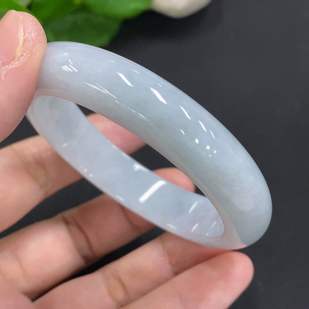 Huiliu Certified Jadeite round bangle with smooth, polished surface, showcasing vibrant green jade color and elegant craftsmanship.