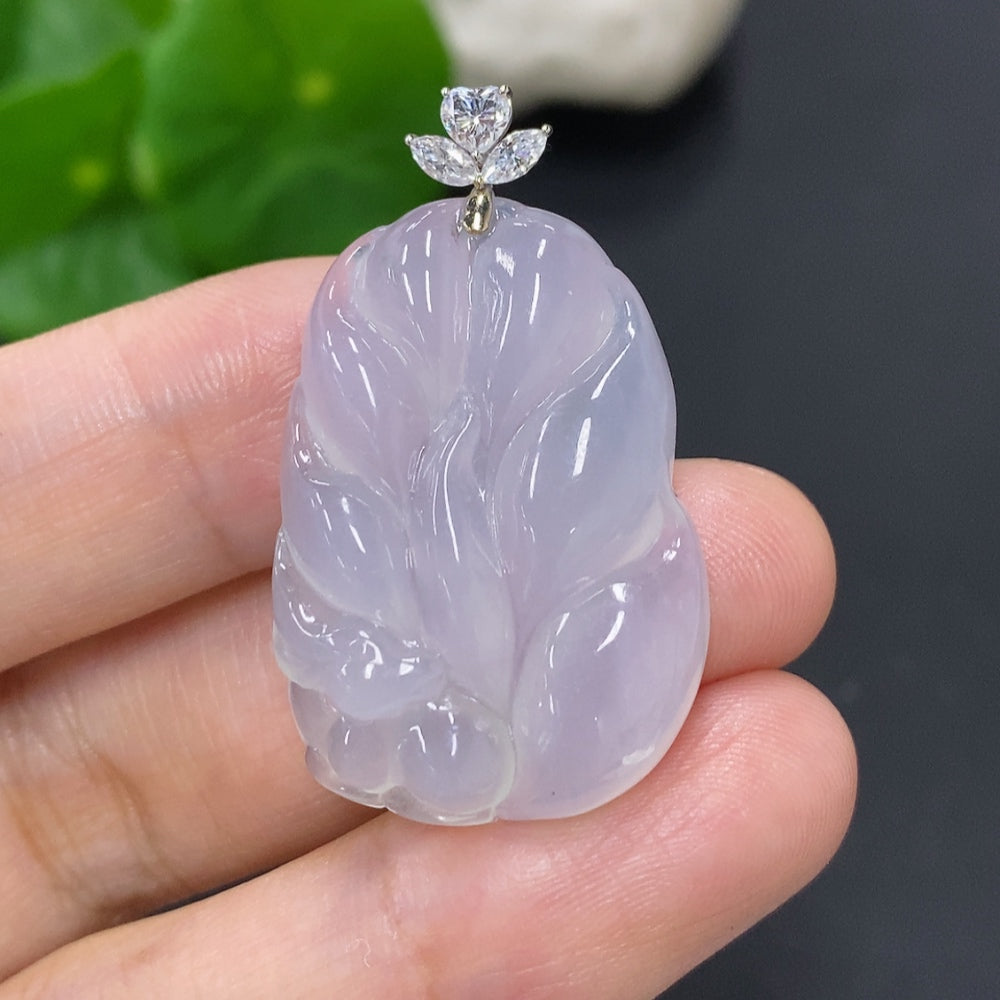 Jadeite Nine-Tailed Fox pendant necklace with 18K gold clasp, featuring intricate jadeite craftsmanship and detailed fox design.