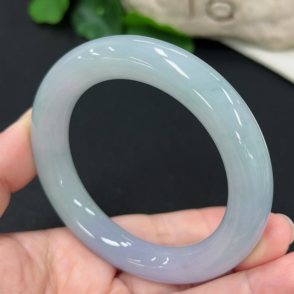 HKHQ Jadeite round bangle, size 55.2, weighs 73.56g, showcasing smooth, polished jadeite craftsmanship.