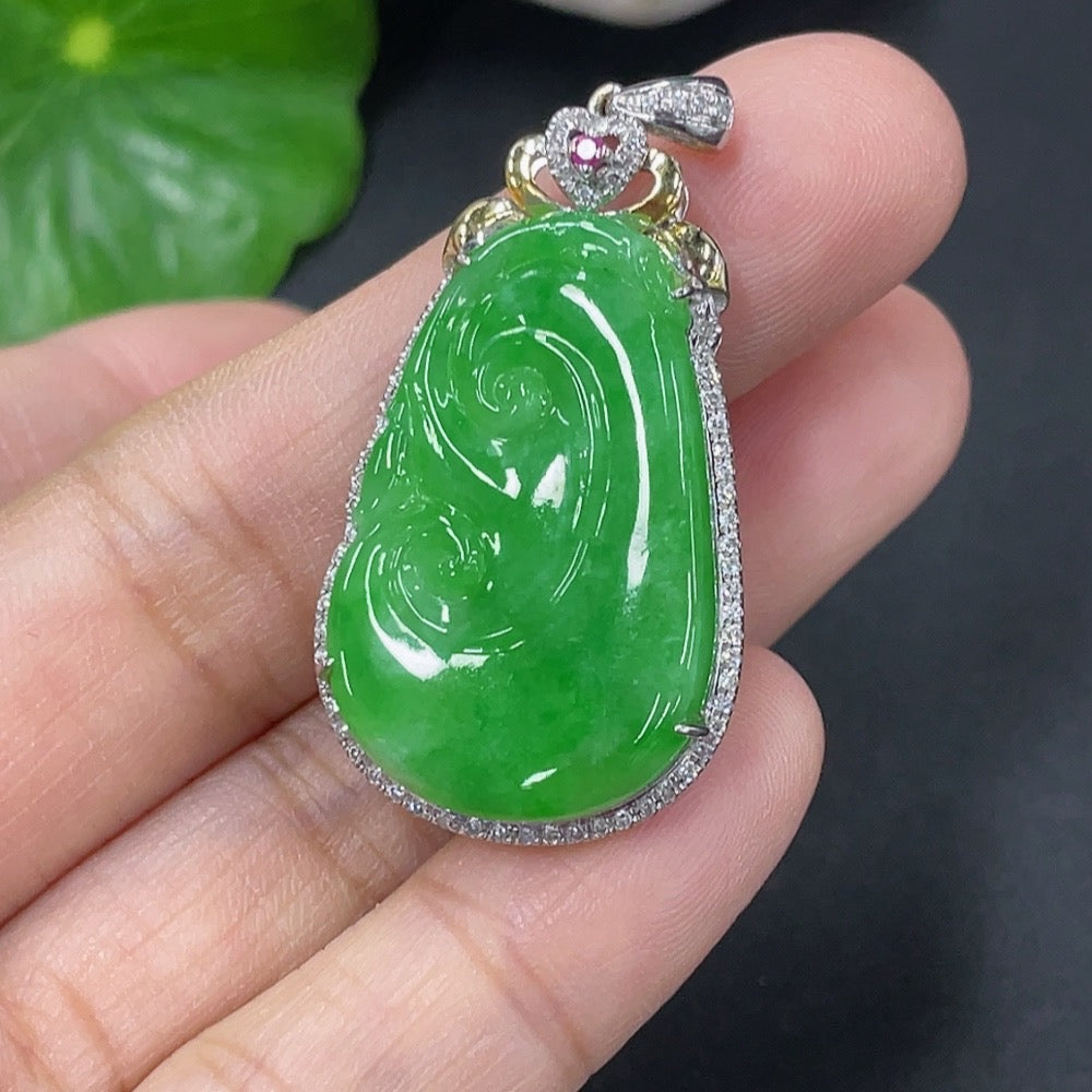Jadeite Inlaid Ruyi Pendant 18k Set with Diamonds (Colorless) Total Weight Approx. 5.23g