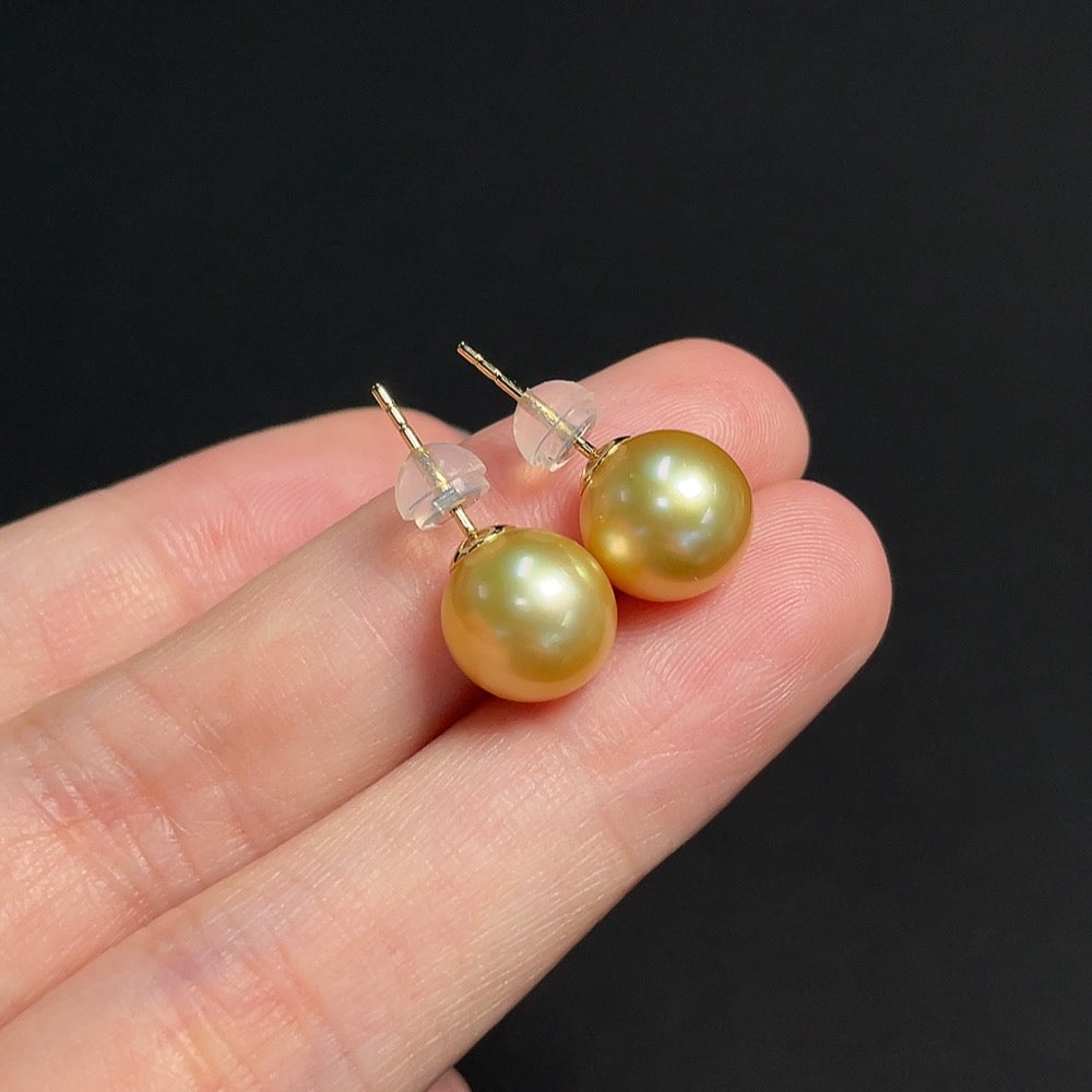 Seawater Pearl Earrings Set in 18K Gold, Approximately 9.3mm, Total Weight About 2.86g, Color Origin Undetermined
