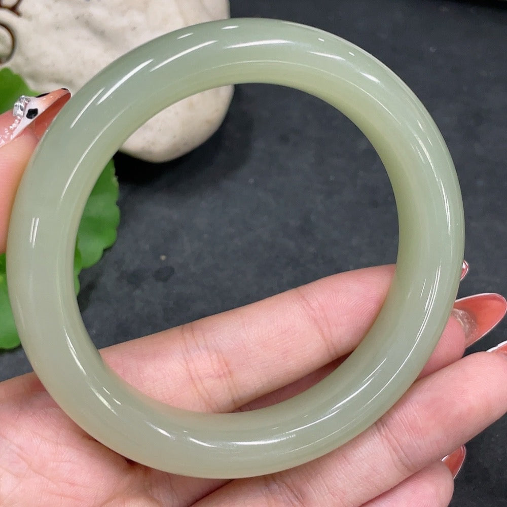 HUILIU HQ Hetian Jade round bracelet, size 58.2, weighing approximately 65.6g, featuring smooth polished jade beads.