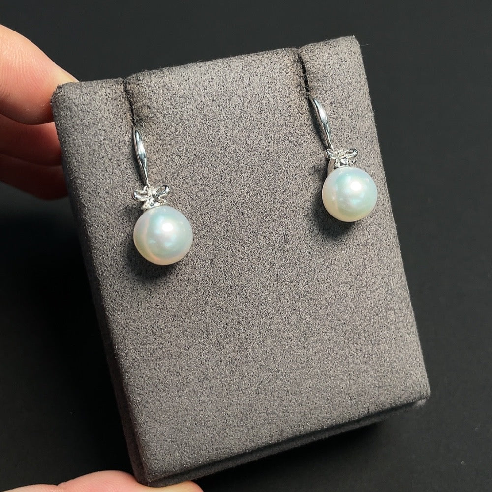Seawater Pearl Earrings Set in 18K Gold with Diamond Accents, Approx. 9.6mm, Total Weight Approx. 4.12g