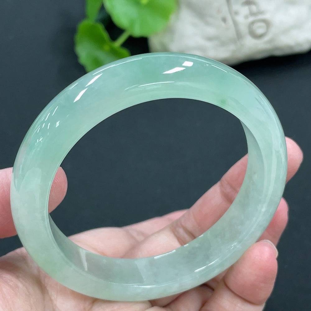 HUILIU HQ jadeite round bracelet, 56.5mm, crafted from green jade with polished finish, weighing approximately 61.61g.