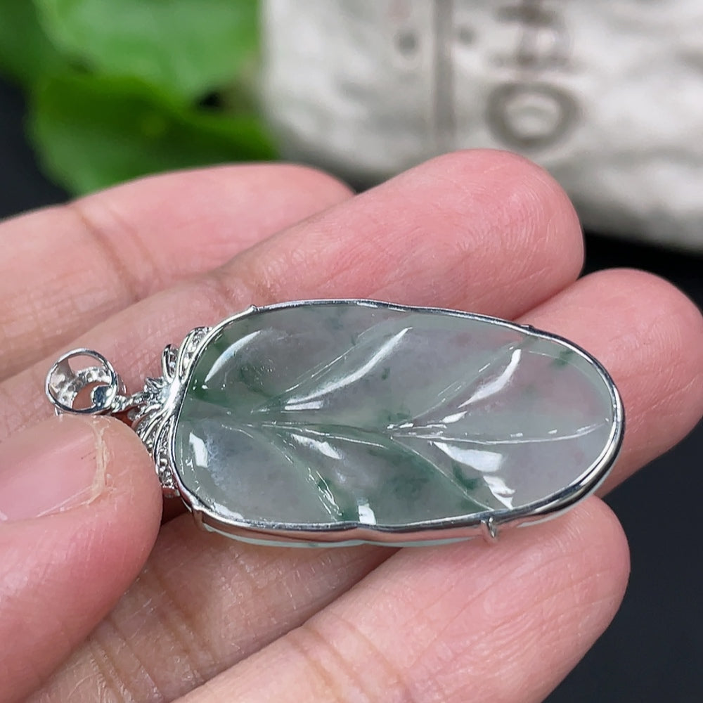 Jadeite leaf pendant with 18K gold setting and diamond accents, from HUILIU HQ, weighing approximately 4.6 grams.