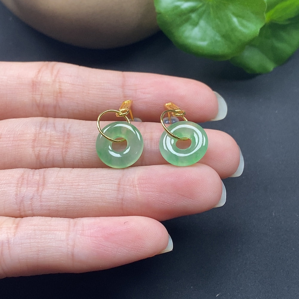 Jadeite inlaid earrings with peace knot design in 18k gold, weighing approximately 2.57g, featuring intricate craftsmanship.