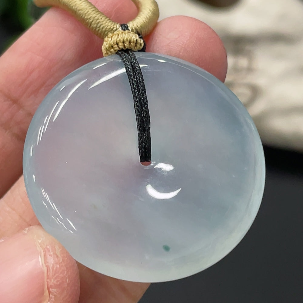 Jadeite pendant with peace buckle design from HUILIU HQ, weighing approx. 14g with rope, showcasing smooth green jade craftsmanship.