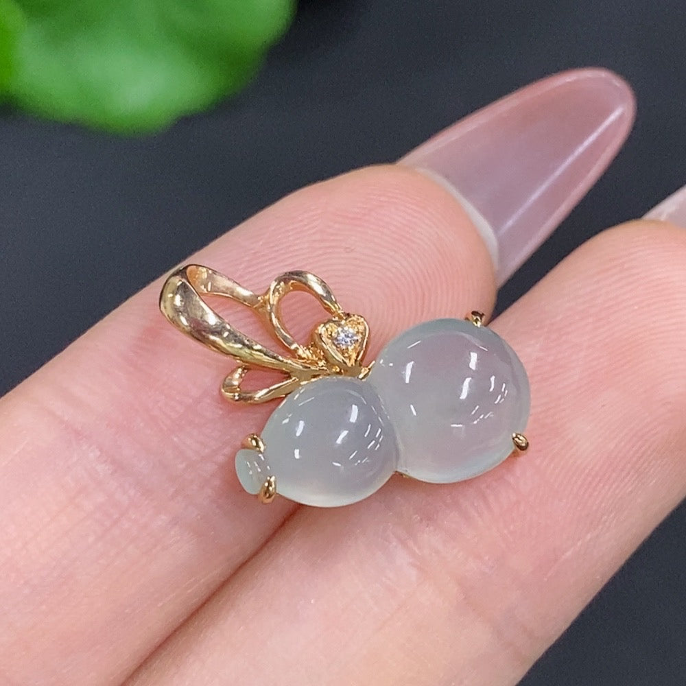 Jadeite Gourd Pendant with 18k Gold and Diamond Accents, Total Weight Approximately 1.8g